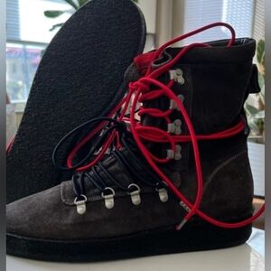 Represent dusk boots